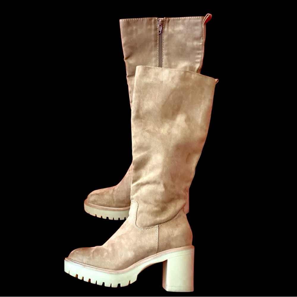 Universal Thread Beige Heeled Boots